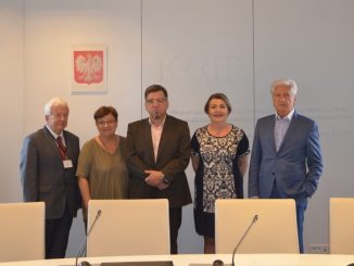 KRRiT w pełnym składzie: Janusz Kawecki, Teresa Bochwic, Witold Kołodziejski, Elżbieta Więcławska-Sauk, Andrzej Sabatowski