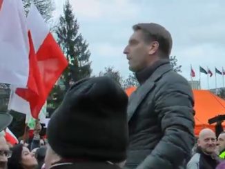 Tomasz Lis na manifestacji