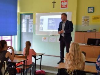 Marek Twaróg - redaktor naczelny "Dziennika Zachodniego" gościem uczniów Szkoły Podstawowej nr 3 w Rybniku-Paruszowcu