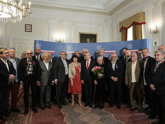 Minister Piotr Gliński wśród odznaczonych medalami Zasłużony Kulturze Gloria Artis