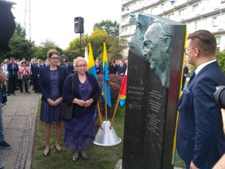 Odsłonięcie płaskorzeźby Tadeusza Kijonki