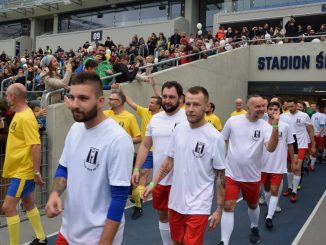 Mecz charytatywny Politycy Dziennikarze na Stadionie Śląskim