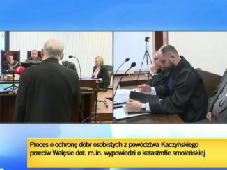 Pokazanie dowodu osobistego Jarosława Kaczyńskiego