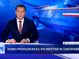 Michał Adamczyk zapowiadający materiał "Wiadomości" o sylwestrze w Zakopanem