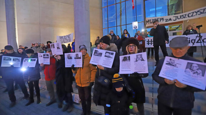 Demonstracja Solidarni z sędziami w Katowicach