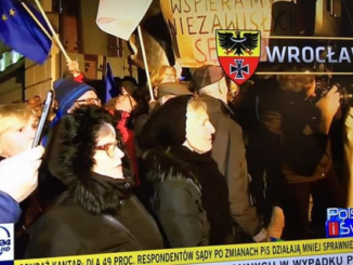 Relacja TVN24 z Wrocławia z herbem miasta z II wojny światowej