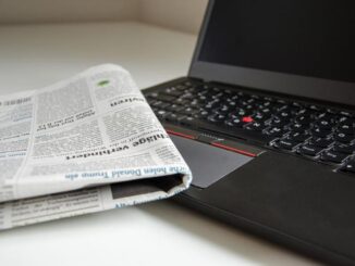 Laptop i gazeta