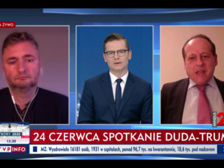 Jacek Mroczek (pierwszy z lewej) pojawiał się w "Minęła 20" jako ekspert ds. wizerunku