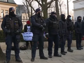 Demonstracja przed siedzibą Trybunału Konstytucyjnego