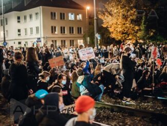 Demonstracja przy Placu Powstańców w Warszawie