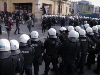 Utarczki kontrmanifestantów z policją podczas Marszu Równości