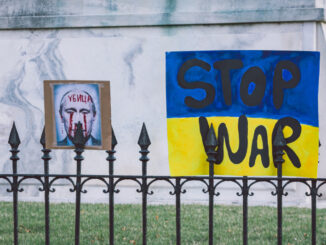 Fotograf powinien uzyskać zgodę uwiecznionej na zdjęciu osoby na wykorzystanie jej wizerunku - zauważają prawnicy. - Taka zgoda może być wyrażona w dowolny sposó