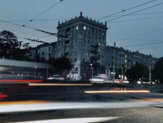 Dniepr to miasto w środkowo-wschodniej Ukrainie, na obu brzegach Dniepru i u ujścia Samary. Przed inwazją zbrojną Rosji należał do najludniejszych ukraińskich miast