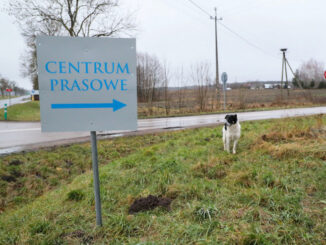 "Centrum prasowe było elementem teatru, który miał pokazać, że władza pomaga dziennikarzom" - uważają dziennikarze