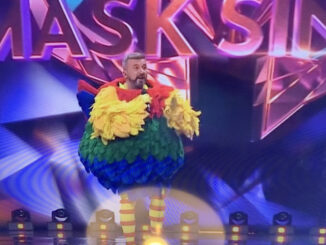 Krzysztof Skórzyński był dziennikarzem politycznym. Ale doradzał ministrowi rządu. Dziś okazało się, że jest kogutem na scenie "Mask Singer"