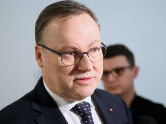 Przewodniczącym rady nadzorczej spółki jest senator PiS Grzegorz Bierecki