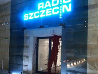 Radio Szczecin wejście oblane farbą