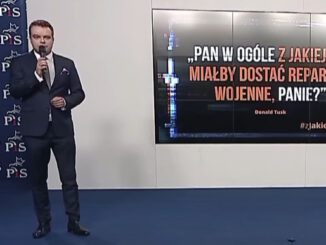 Rafał Bochenek, rzecznik PiS, na konferencji, na temat rzekomo proniemieckiej polityki Donalda Tuska: „Telewizja TVN. Tak zwana Telewizja Tuska" - dowodził