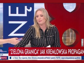 Posłanka KO Hanna Gill-Piątek częstowała batonem prowadzącą program w TVP Info Monikę Borkowską