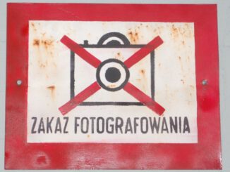 Znak „zakaz fotografowania” z czasów PRL