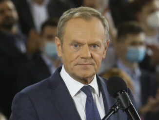 Donald Tusk zapewnił, że jest gotowy na niespodzianki, które mogą wymyślić pracownicy telewizji rządowej