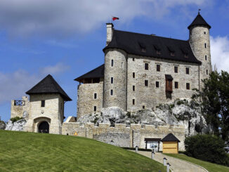 Zdaniem historyka "odbudowa" zamku Bobolice była barbarzyństwem