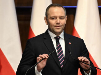 Jeśli Karol Nawrocki podzieliłby stanowisko parlamentu, KRRiT uległaby rozwiązaniu. Do tego jednak nie dojdzie