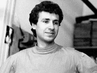 Jarosław Ziętara był dziennikarzem śledczym, badającym nielegalne powiązania holdingu Elektromis z rządem