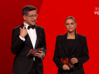 Tegoroczną 33. galę Paszportów "Polityki" poprowadziła prezenterka TVP Gabi Drzewiecka i Bartek Chaciński, dziennikarz muzyczny oraz zastępca redaktora naczelnego gazety